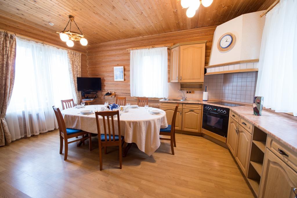 Lada Holiday Cottages Lopotovo Ruang foto